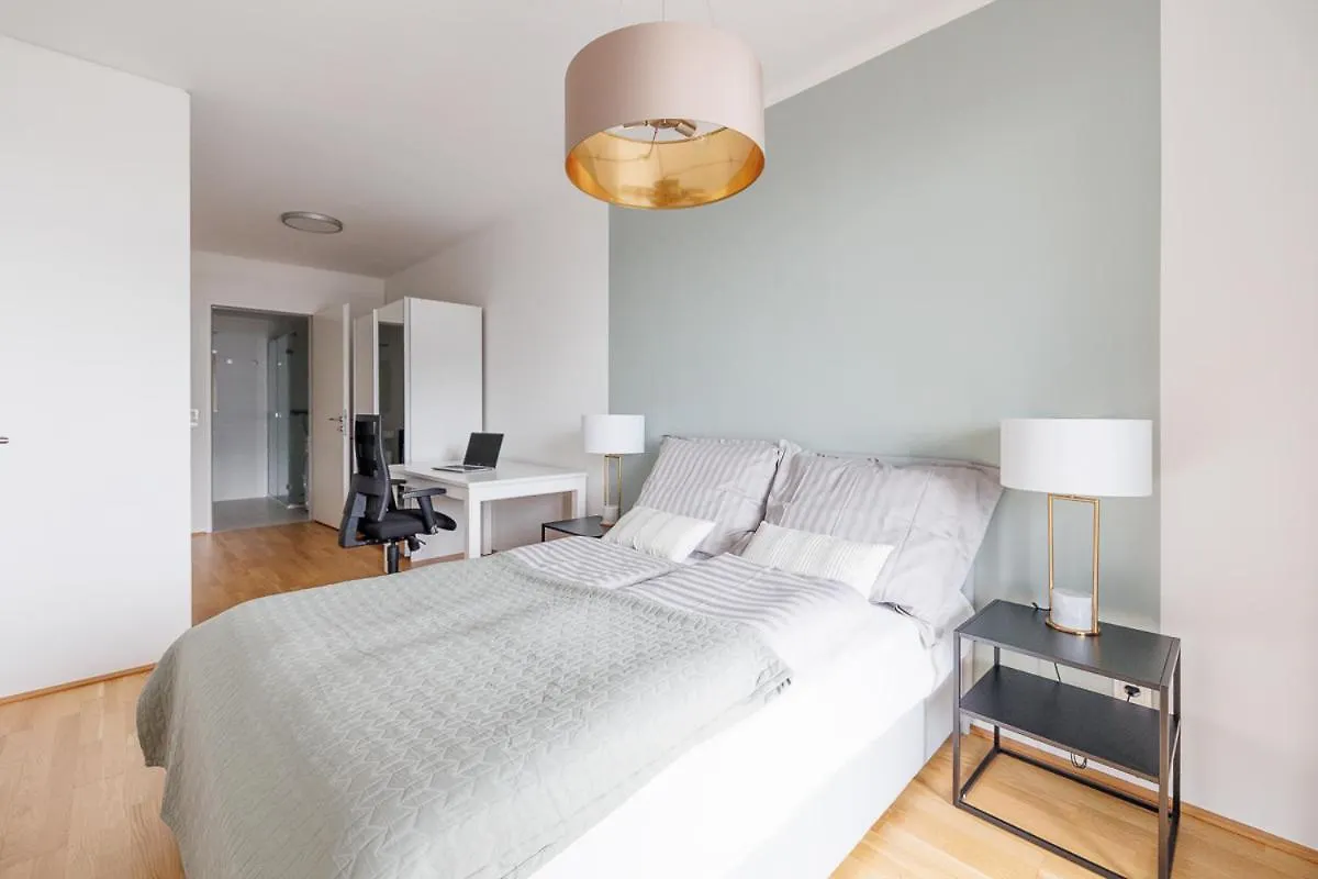 Lovely Apartment In Marina Tower - 10Min To City Center Vienna