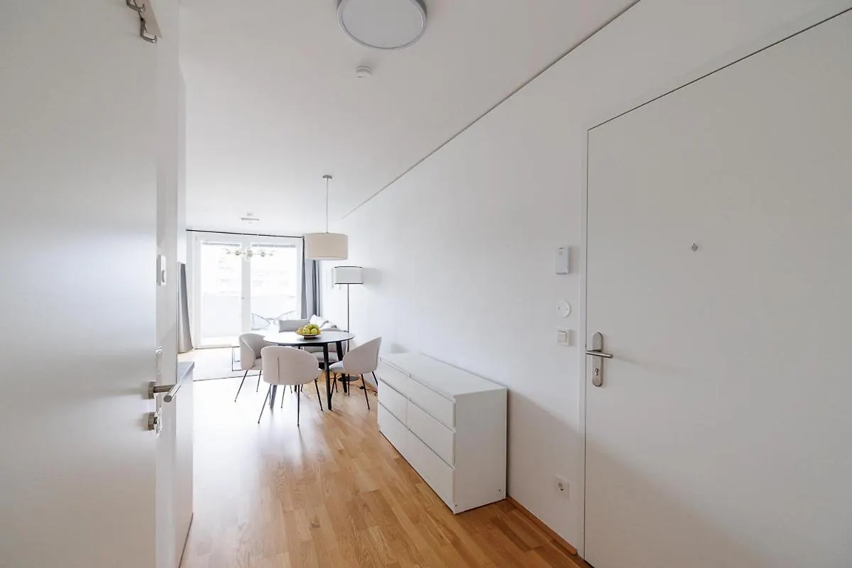 Lovely Apartment In Marina Tower - 10Min To City Center Vienna Austria