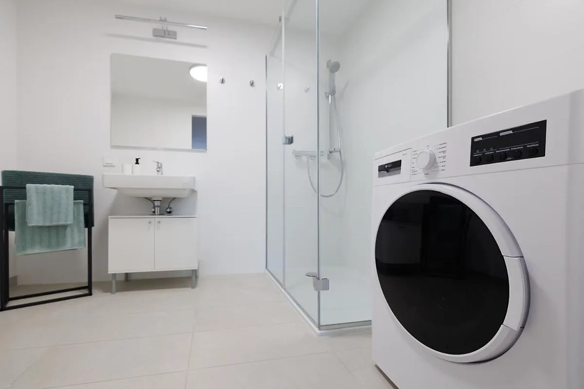 Lovely Apartment In Marina Tower - 10Min To City Center Vienna